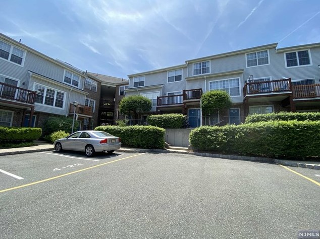 466 Lee Ct, West Fort Lee, NJ 07024-2120