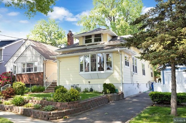 87 Van Riper Ave, Rutherford, NJ 07070-2865