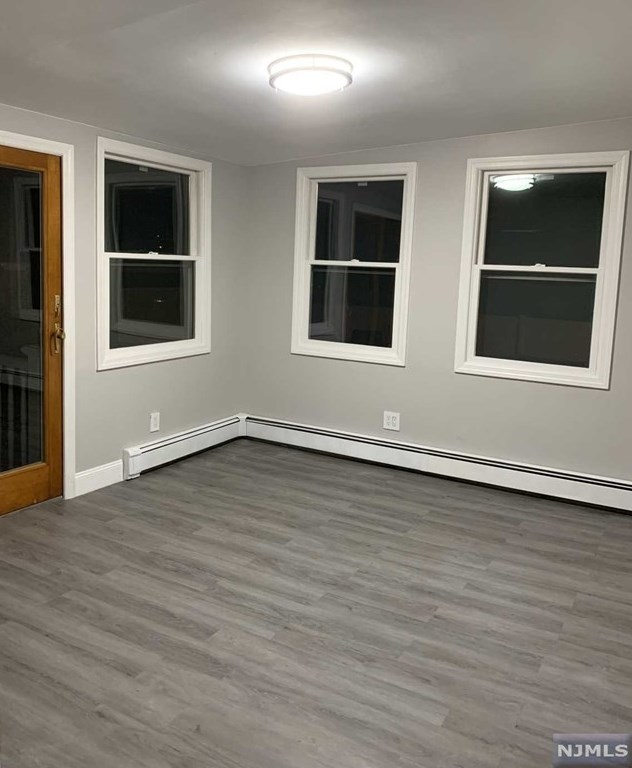 721 Teneyck Ave, Lyndhurst NJ  07071-2824 exterior