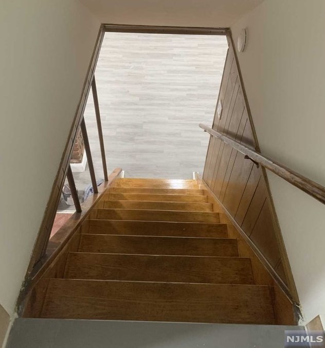 721 Teneyck Ave, Lyndhurst NJ  07071-2824 exterior