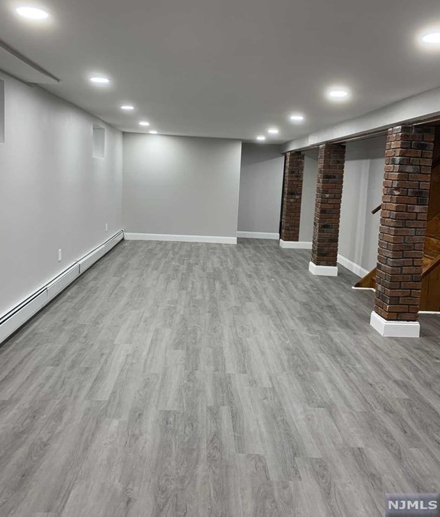 721 Teneyck Ave, Lyndhurst NJ  07071-2824 exterior