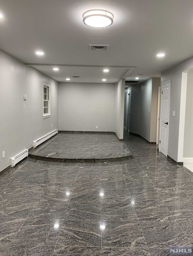 721 Teneyck Ave, Lyndhurst NJ  07071-2824 exterior