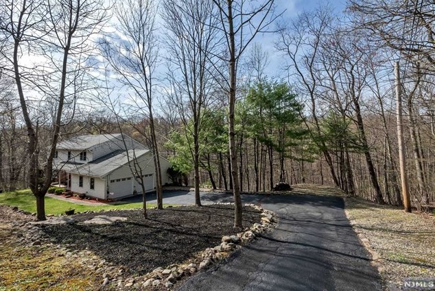 164 Miller Rd, Kinnelon, NJ 07405