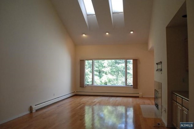 711 Holly Ct, Norwood, NJ 07648-2000