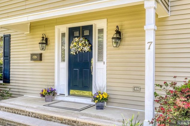 7 Heather Ln, Ridgewood, NJ 07452
