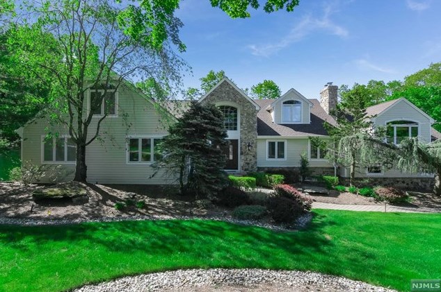 944 Huron Rd, Franklin Lakes, NJ 07417