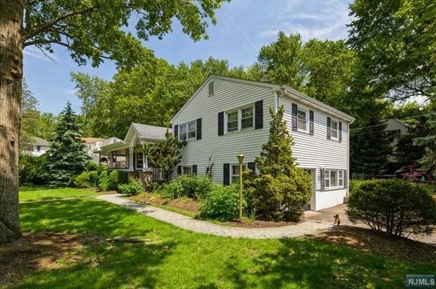 11 Kensington Ave, Norwood, NJ 07648-1919