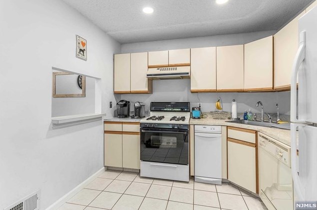48 Robertson Way, Lincoln Park, NJ 07035