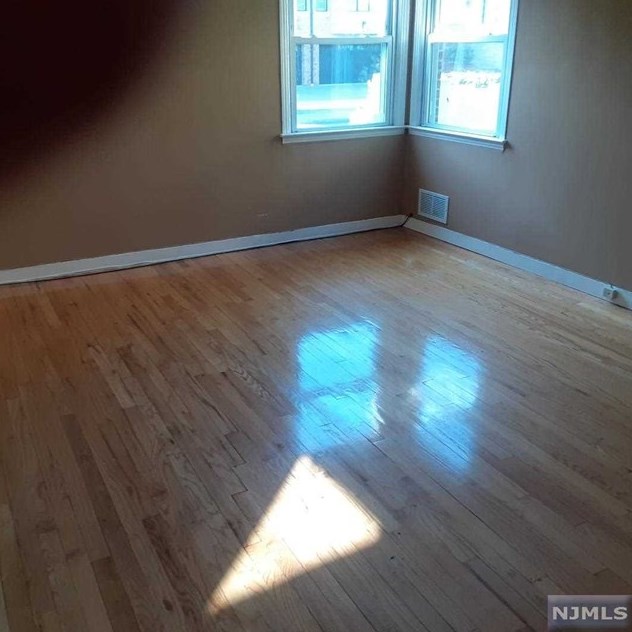 461 2nd St, Palisades Park, NJ 07650