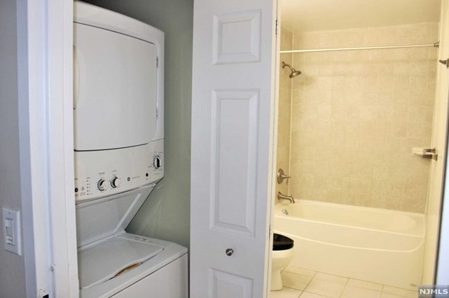 1508 Harmon Cove Tower, Secaucus NJ  07094-1717 exterior