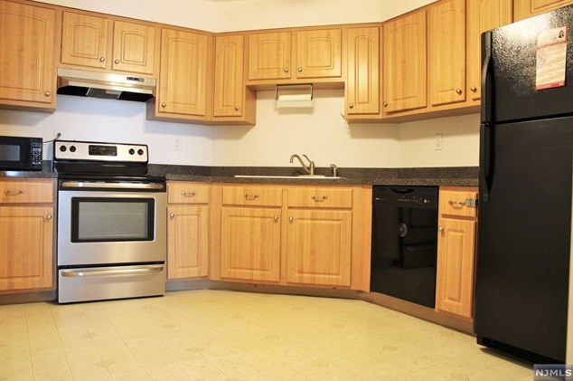 1508 Harmon Cove Tower, Secaucus NJ  07094-1717 exterior