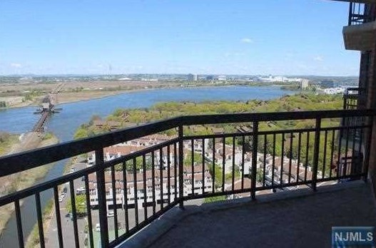 1508 Harmon Cove Tower, Secaucus NJ  07094-1717 exterior