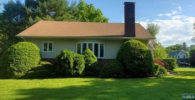 70 Tonawanda Rd, Ridgewood, NJ 07452