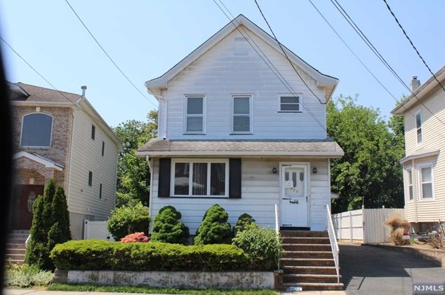 620 Milton Ave, Lyndhurst, NJ 07071-1612