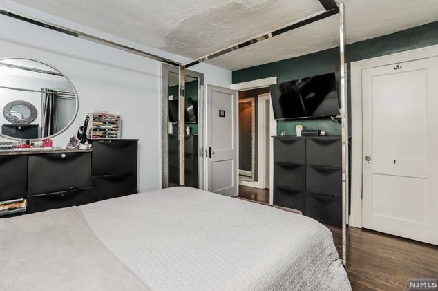 248 Clinton Ave, Bergenfield NJ 07621-3203 exterior