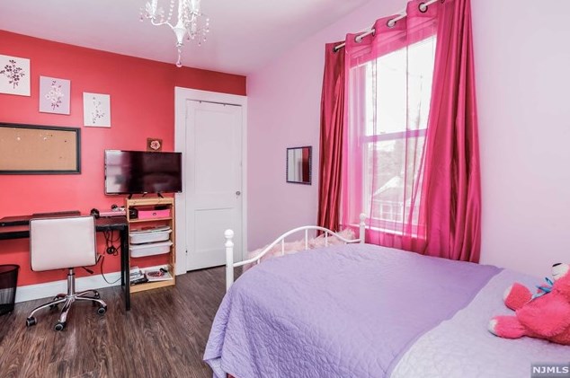 248 Clinton Ave, Bergenfield NJ 07621-3203 exterior