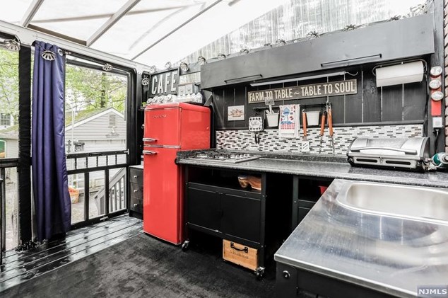 248 Clinton Ave, Bergenfield NJ 07621-3203 exterior