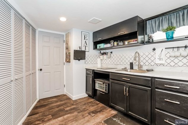 248 Clinton Ave, Bergenfield NJ 07621-3203 exterior