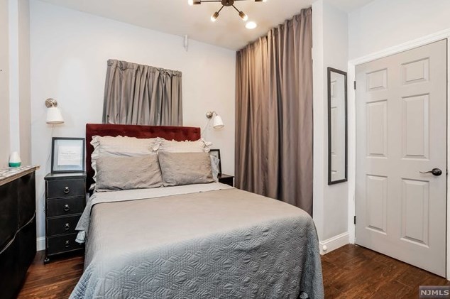 248 Clinton Ave, Bergenfield NJ 07621-3203 exterior