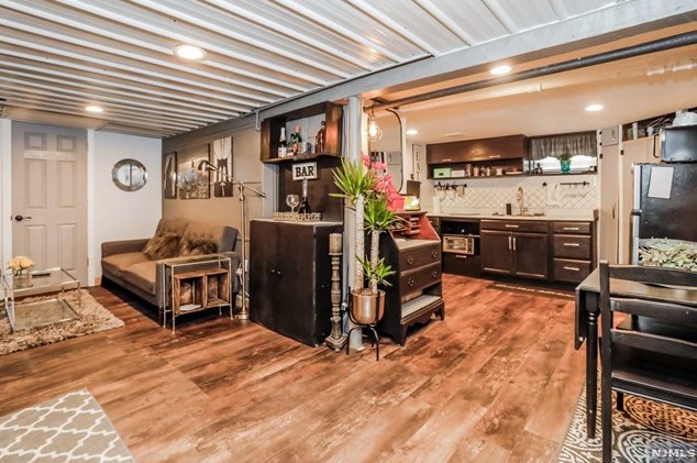 248 Clinton Ave, Bergenfield NJ 07621-3203 exterior