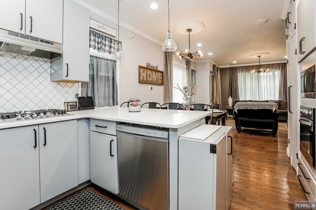 248 Clinton Ave, Bergenfield NJ 07621-3203 exterior