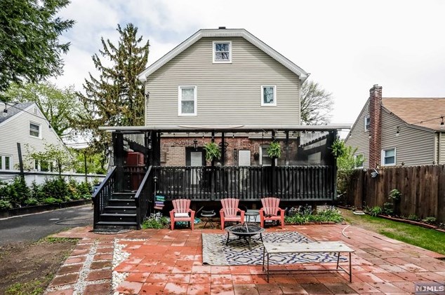 248 Clinton Ave, Bergenfield NJ 07621-3203 exterior