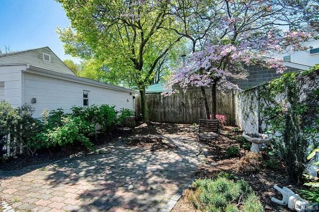 32 Macarthur Ave, Hasbrouck Heights, NJ 07604