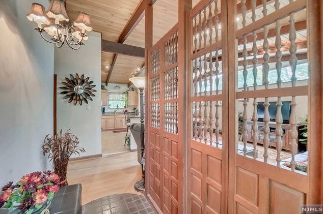 119 Mountain Cir, West Milford Lakes, NJ 07480