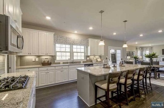 454 Charles St, N Milford, NJ 07646