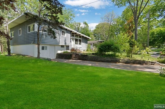160 Belmont St, Englewood, NJ 07631