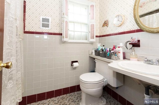 60 Conklin Ave, Hillsdale NJ  07642-2245 exterior