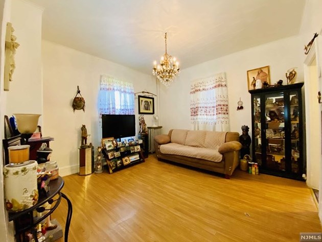 215 Montgomery St, Bloomfield, NJ 07003