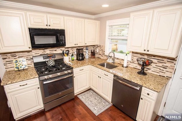 217 David Hooper Pl, Westwood NJ  07675-1909 exterior