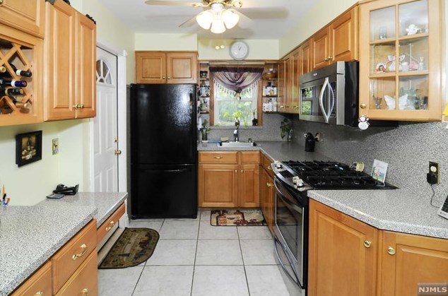 36 North Garden Ct #1, Outwater, NJ 07026