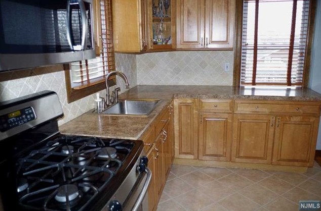 44 Scoles Ave, Clifton NJ  07012-1250 exterior