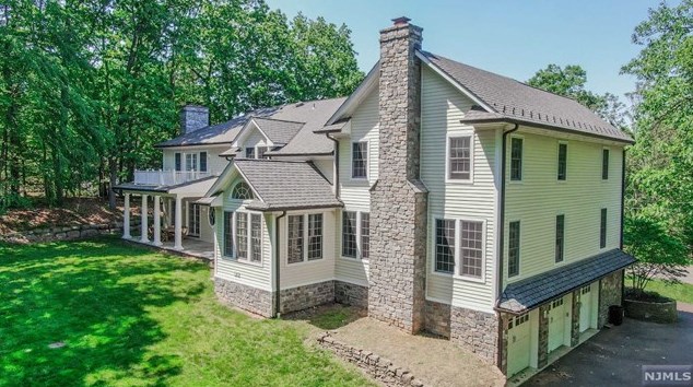 212 Osage Ln, Franklin Lakes, NJ 07417