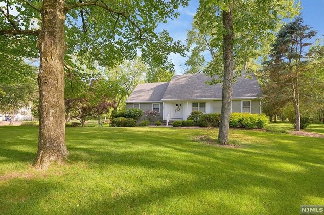 175 Pulis Ave, Franklin Lakes, NJ 07417