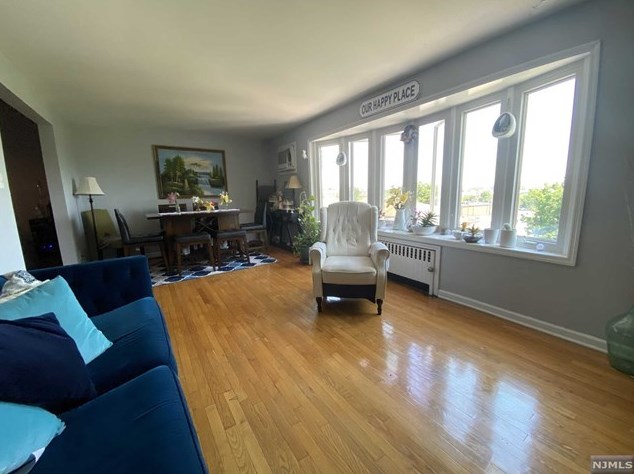 612 3rd St, Lyndhurst NJ  07071-2812 exterior