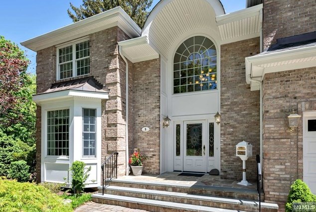 5 Hawthorne Terrace, Closter, NJ 07624