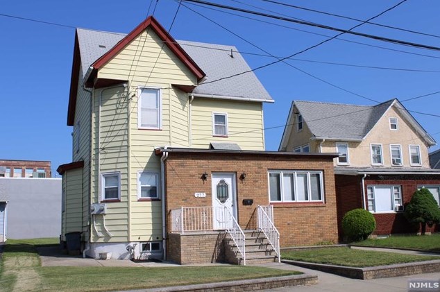 277 Harrington Ave, Lyndhurst, NJ 07071-2005