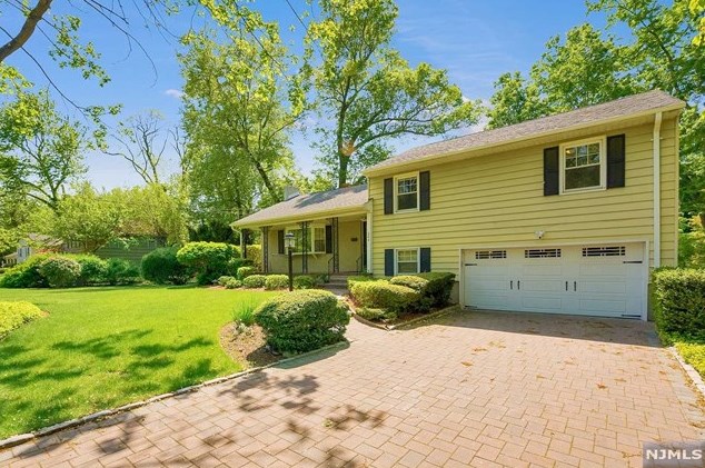 204 Garfield St, Haworth, NJ 07641