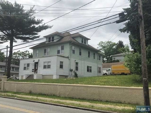 48 Ferrary Pl, West Paterson, NJ 07424