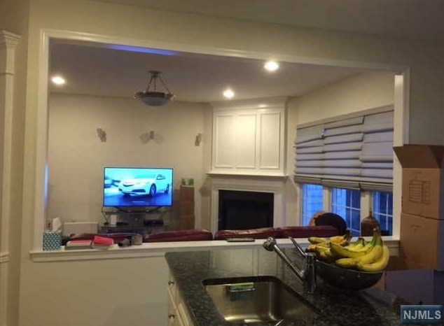 43 Thistle Dr, Paramus NJ  07652-1353 exterior