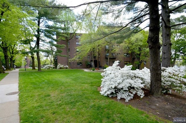 3051 Edwin Ave #1e, West Fort Lee, NJ 07024