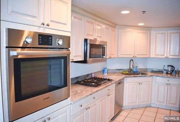 0203 Jefferson Ct, Edgewater, NJ 07020