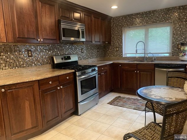 376 Tryon Ave, Englewood, NJ 07631