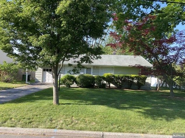 179 Reid Way, Paramus, NJ 07652