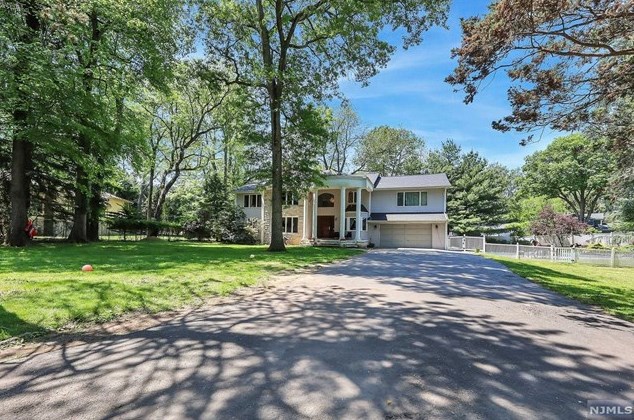 100 Knickerbocker Rd, Closter, NJ 07624