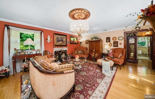 220 Main St, Ridgewood, NJ 07452