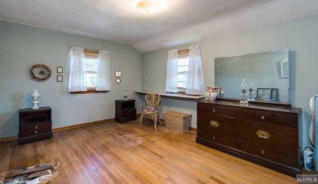 528 Market St, Elmwood Park NJ  07407-3106 exterior